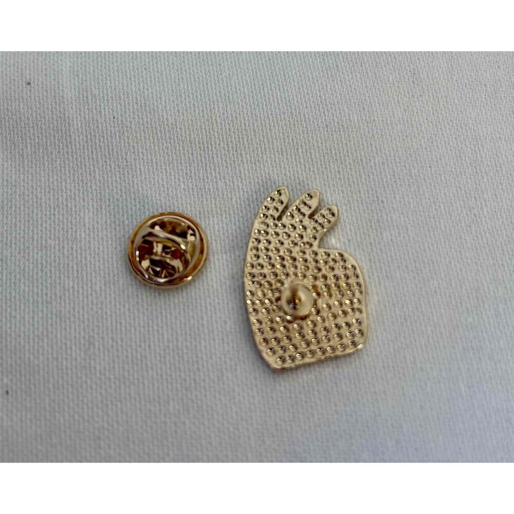 Red White Enamel OK Hand Sign Gesture‎ Lapel Pin Unisex Accessory - Picture 4 of 4